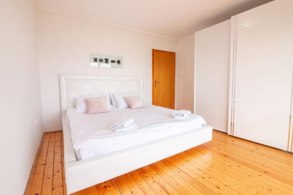 Casa Farmak - 4 Bedroom Lux Apartment With Infinity Pool & Lake View Ohrid Eksteriør billede
