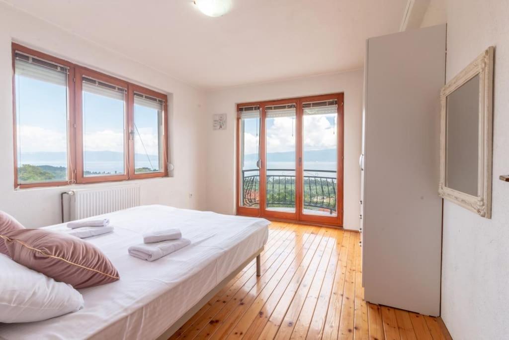 Casa Farmak - 4 Bedroom Lux Apartment With Infinity Pool & Lake View Ohrid Eksteriør billede