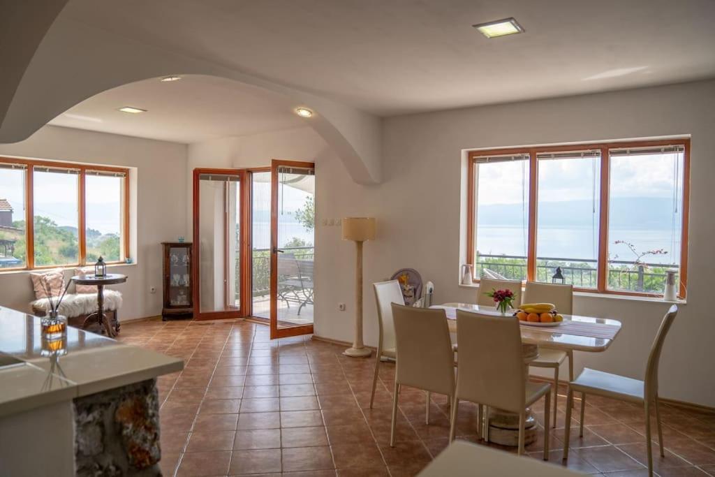 Casa Farmak - 4 Bedroom Lux Apartment With Infinity Pool & Lake View Ohrid Eksteriør billede