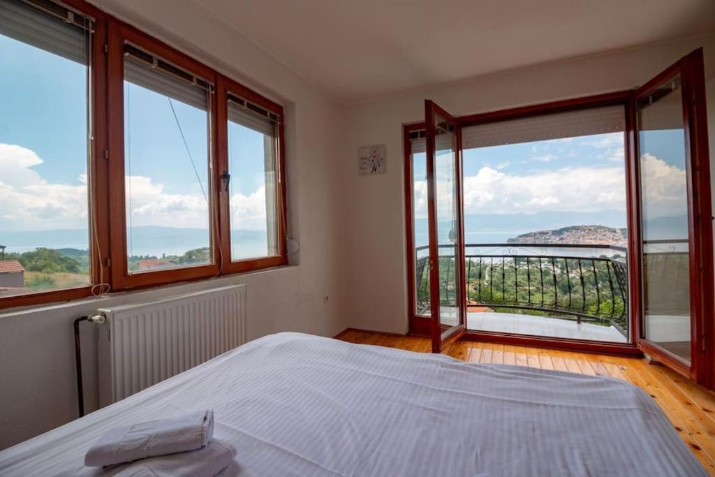 Casa Farmak - 4 Bedroom Lux Apartment With Infinity Pool & Lake View Ohrid Eksteriør billede